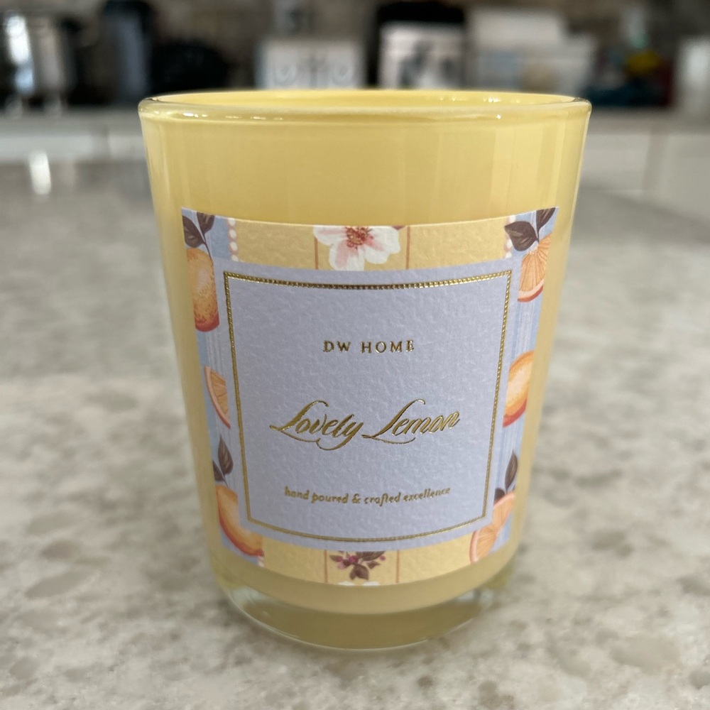 “New” DW Home Lovely Lemon 7.6 oz Candle w/ matching box